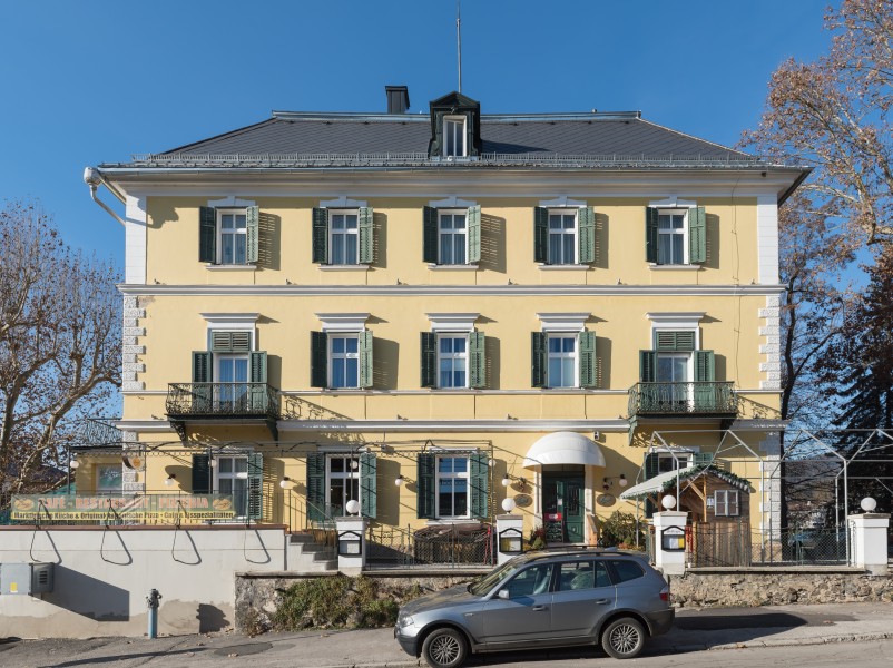 Poertschach Bahnhofplatz Oesterreichischer Hof 13122015 9745