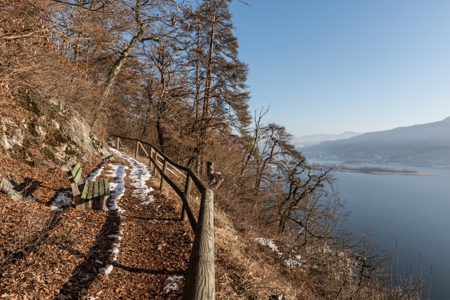 Poertschach Glorietteweg Wanderweg Westteil mit Waldbank 21012017 6178