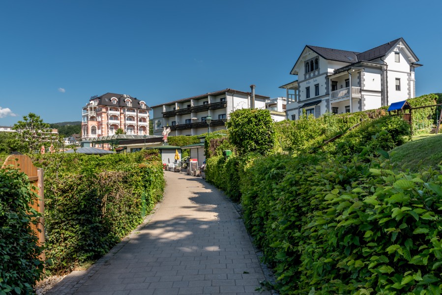 Poertschach Johannes-Brahms-Promenade mit Villa Sole Prueller Hotel Astoria 27052017 8923