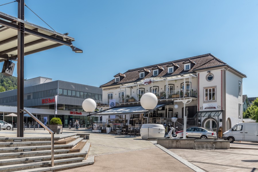 Poertschach Monte-Carlo-Platz Edelsteine Kranzelbinder 27052017 8942