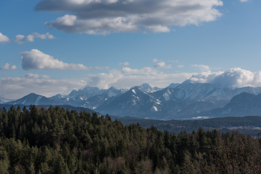 Rosental mit Karawanken Sinacher und Matschacher Gupf Kosiak und Vertatscha 28022015 0198