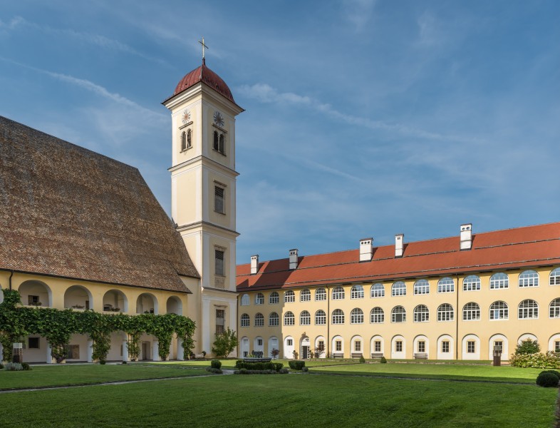 Sankt Georgen am Längsee Stift Pfarrkirche hl. Georg und Innenhof 29082018 4447