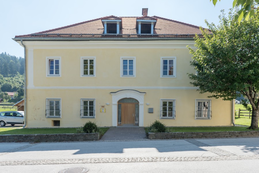 Sankt Georgen am Laengsee Schlossallee 2 Pfarrhof Nord-Ansicht 12092015 7314
