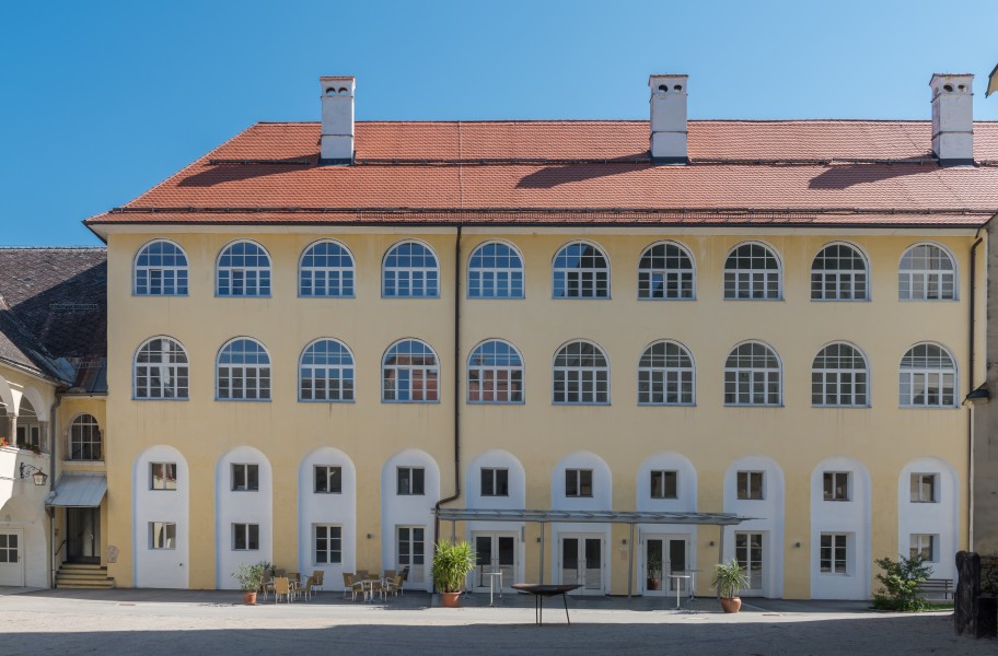 Sankt Georgen am Laengsee Schlossallee 6 Stift St Georgen NO-Trakt 12092015 7274