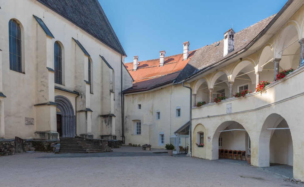 Sankt Georgen am Laengsee Schlossallee 6 Stift St Georgen NW-Ecke 12092015 7265