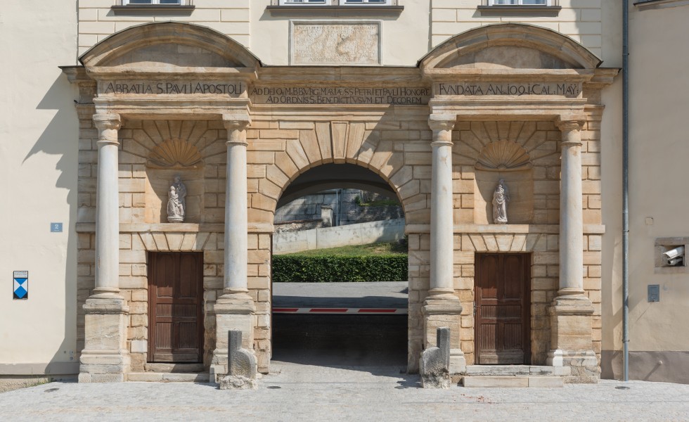 Sankt Paul Benediktinerstift Toranlage 19052015 3825
