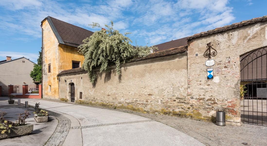 Sankt Veit an der Glan Burggasse 9 Herzogsburg Mauer Ost-Ansicht 18052018 3251