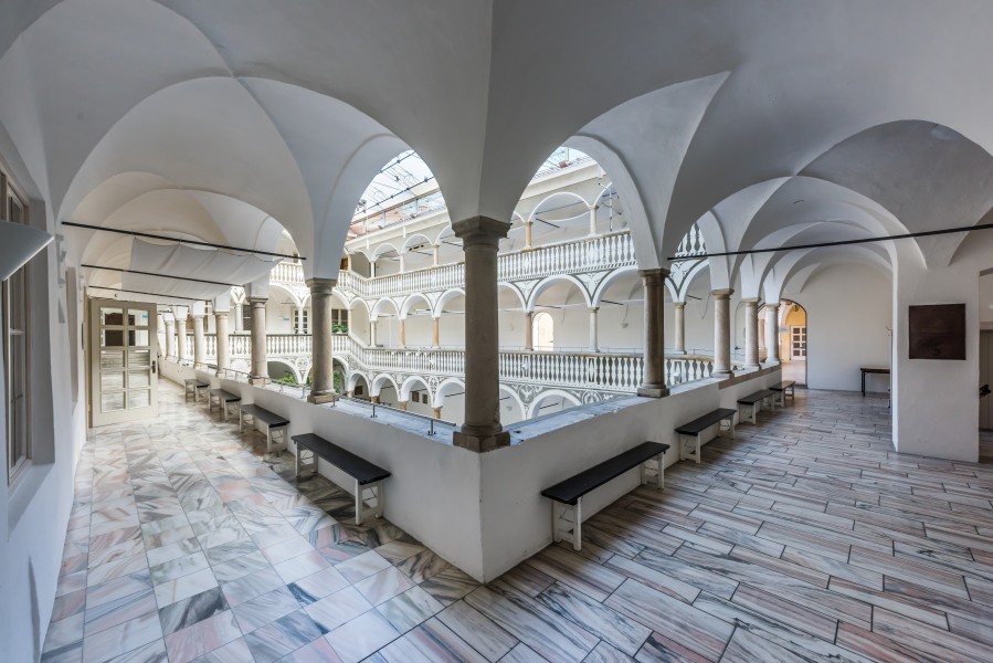 Sankt Veit an der Glan Hauptplatz 1 Rathaus Arkadenhof 18052018 3312