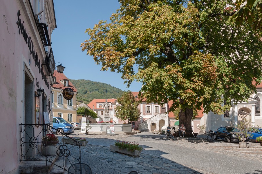 Spitz Kirchenplatz Brunnen 2012 09