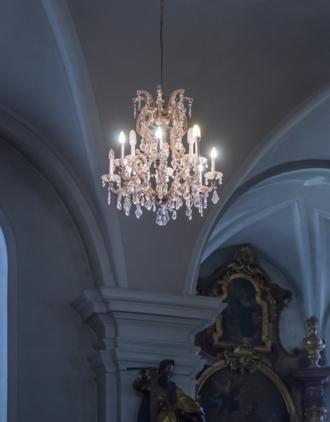 Stadtpfarrkirche Mariä Himmelfahrt (Linz) - Chandelier 2