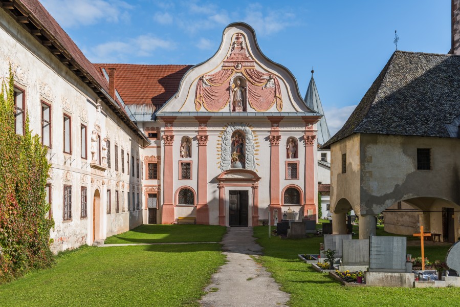 Stift Griffen Pfarrkirche Mariae Himmelfahrt West-Fassade 22102015 8421
