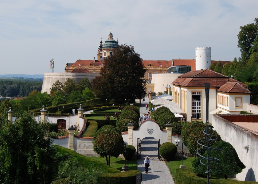 Stift Melk Eingang September 2013