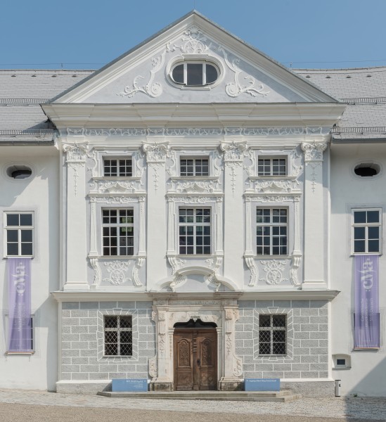 Stift Ossiach Sued-Trakt barocke Hoffassade Mittelrisalit mit Sockelgeschoß 08072015 5704