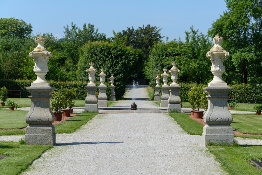 Stift Seitenstetten Hofgarten 02