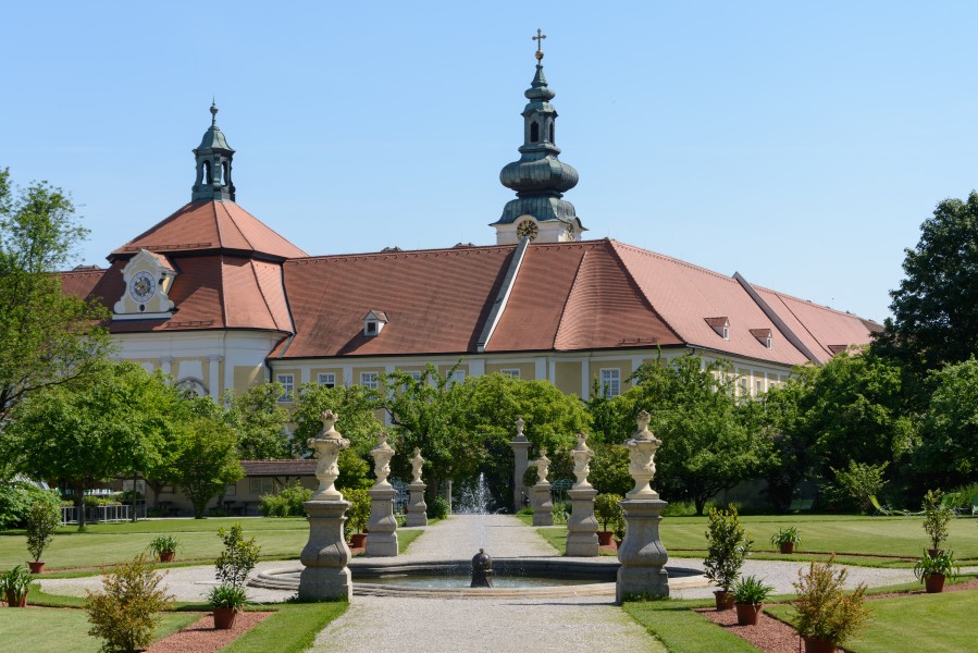 Stift Seitenstetten Hofgarten 04