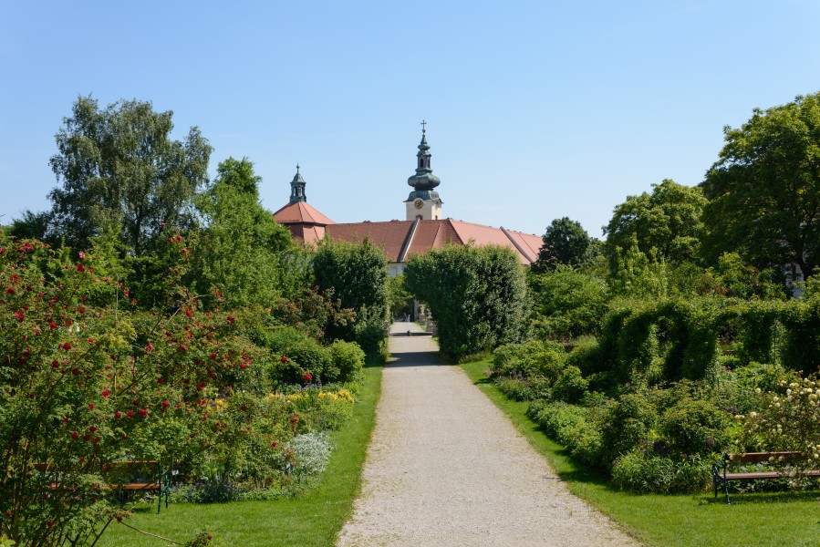 Stift Seitenstetten Hofgarten 05
