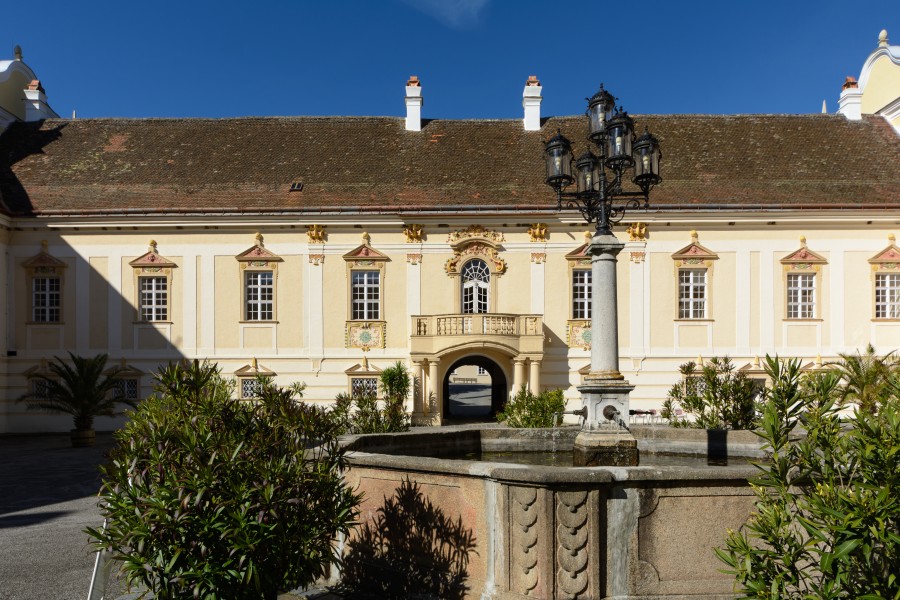 Stift Zwettl Abteihof 01