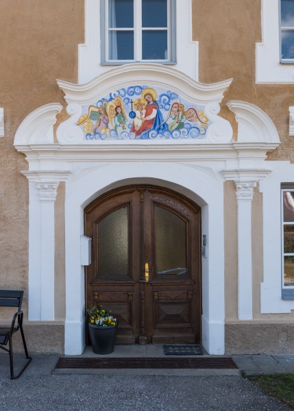 Velden Augsdorf Oberer Kirchenweg 9 Pfarrhof spaetbarockes Portal 08042015 1616