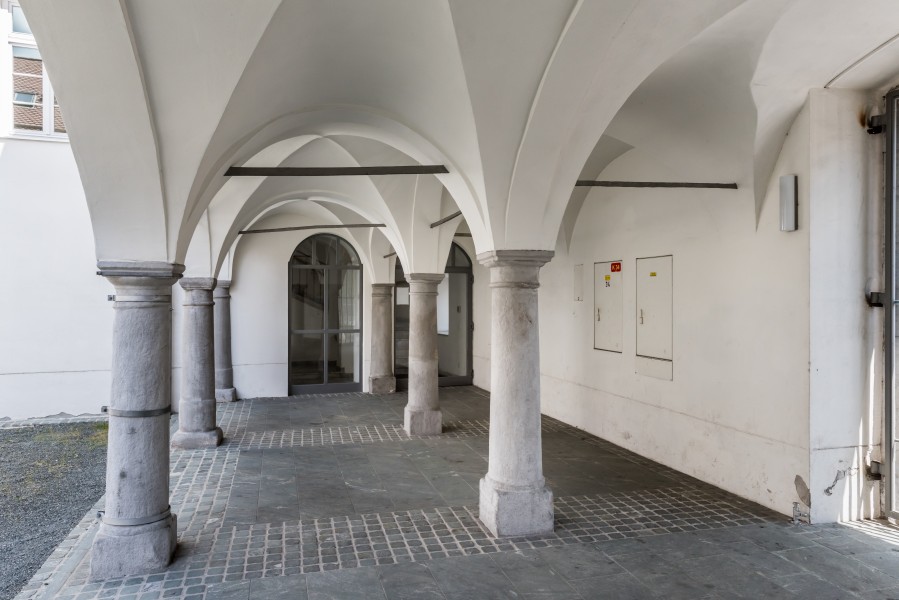 Villach Burgplatz 1 Villacher Burg Arkadenhof Sued-Ansicht 10052017 8413