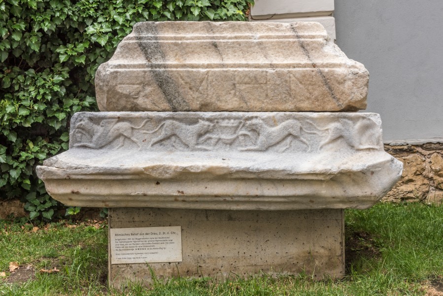Villach Innenstadt Widmanngasse röm. Sockel und röm. Figurenfries 26062018 3695