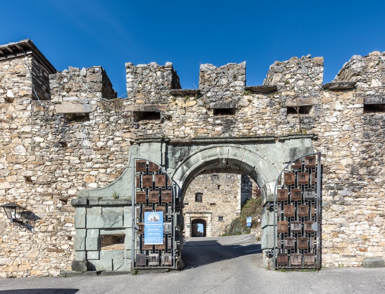 Villach Landskron Schlossbergweg 30 Burgruine S-Torbau mit Rustikaprofil 25102018 5157