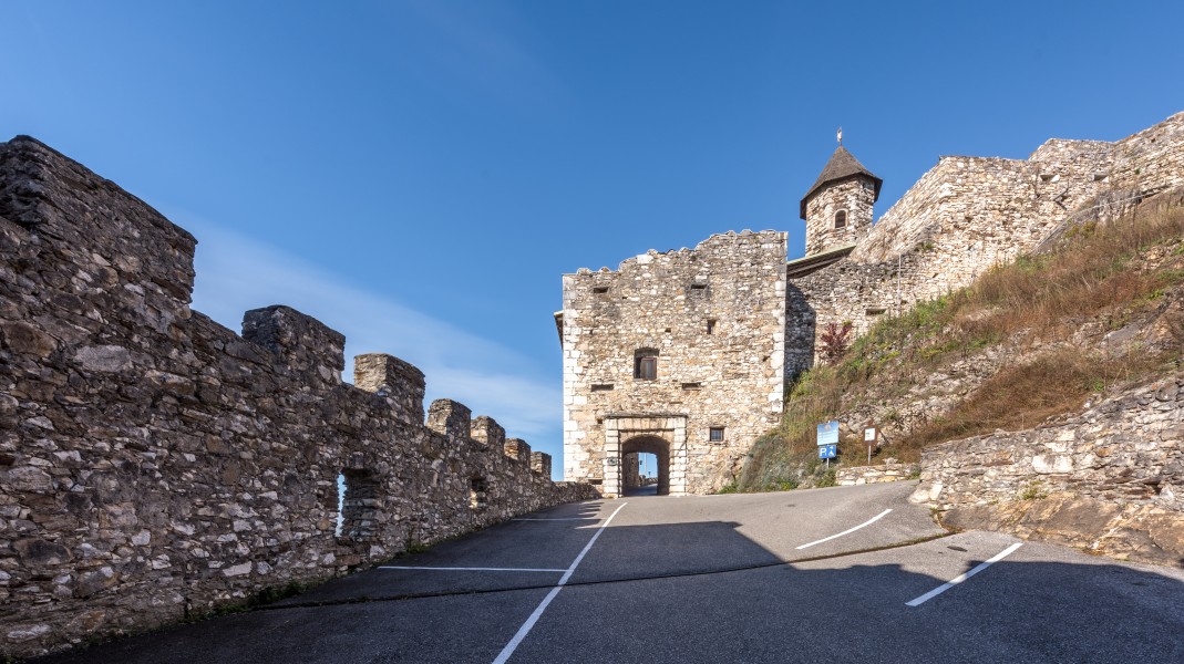 Villach Landskron Schlossbergweg 30 Burgruine Torturm 25102018 5159