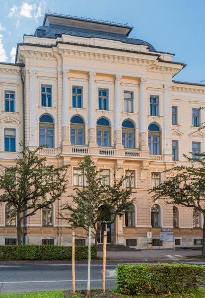 Villach Zehnte-Oktober-Strasse 20 ehem Direktion OEBB 03082015 6450