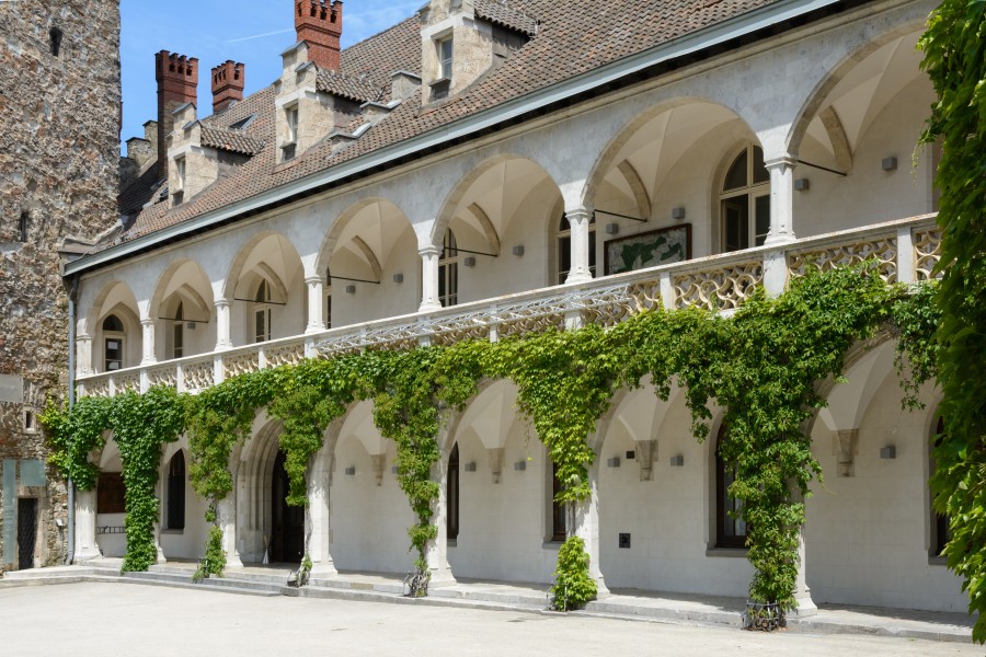 Waidhofen an der Ybbs Rothschildschloss Arkaden 01
