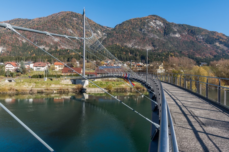 Weissenstein Puch Fussgaengerbruecke ueber Drau 08112015 8748