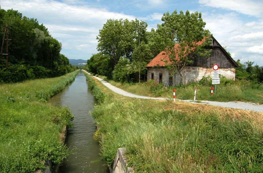 Wiener Neustädter Kanal, from L4038, Schönau