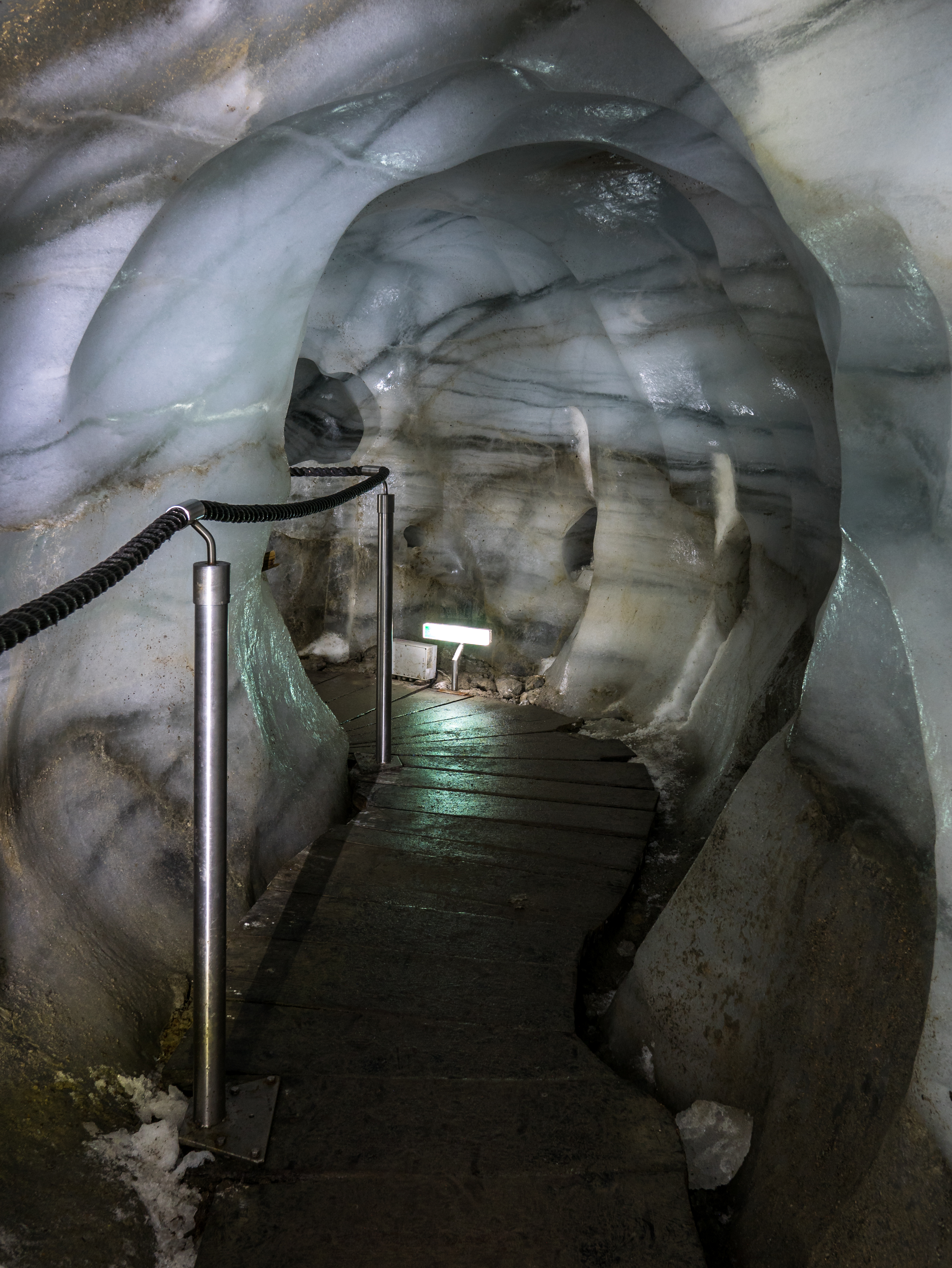 Stubaier Gletscher - Eisgrotte -BT- 02