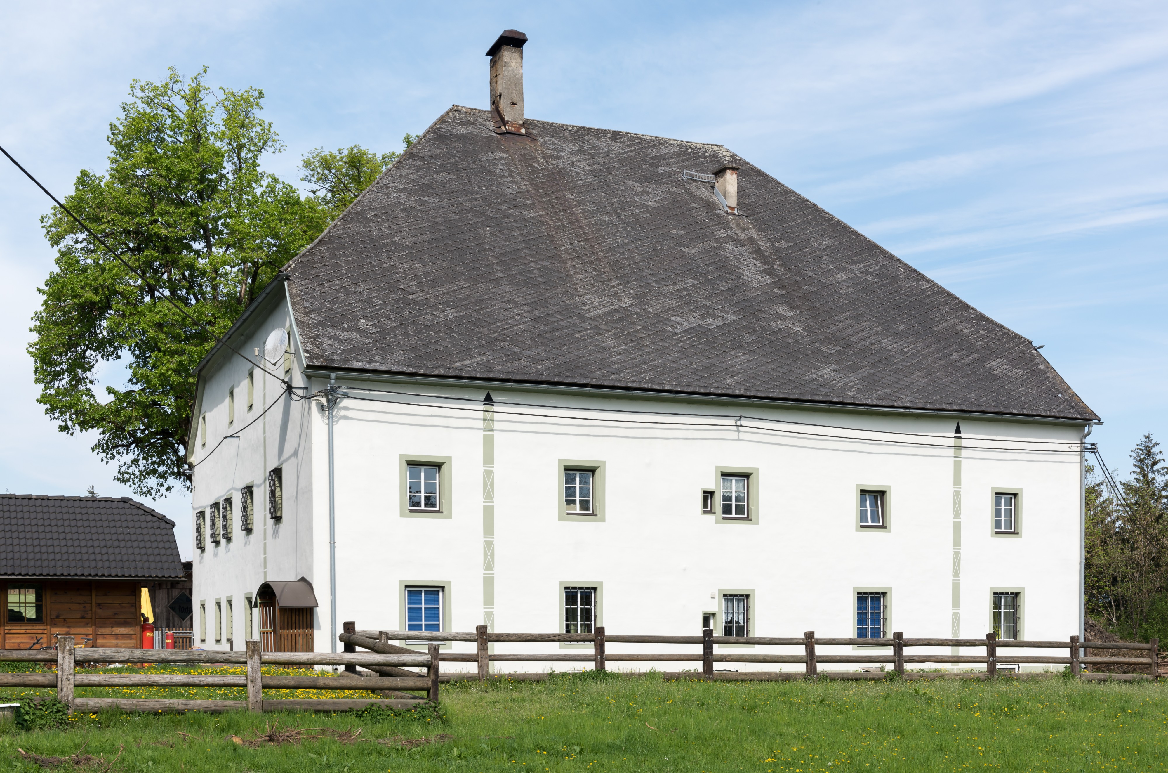 Ebenthal Gurnitz Kirchenstrasse 30 Altes Braeuhaus SO-Ansicht 22042016 1752