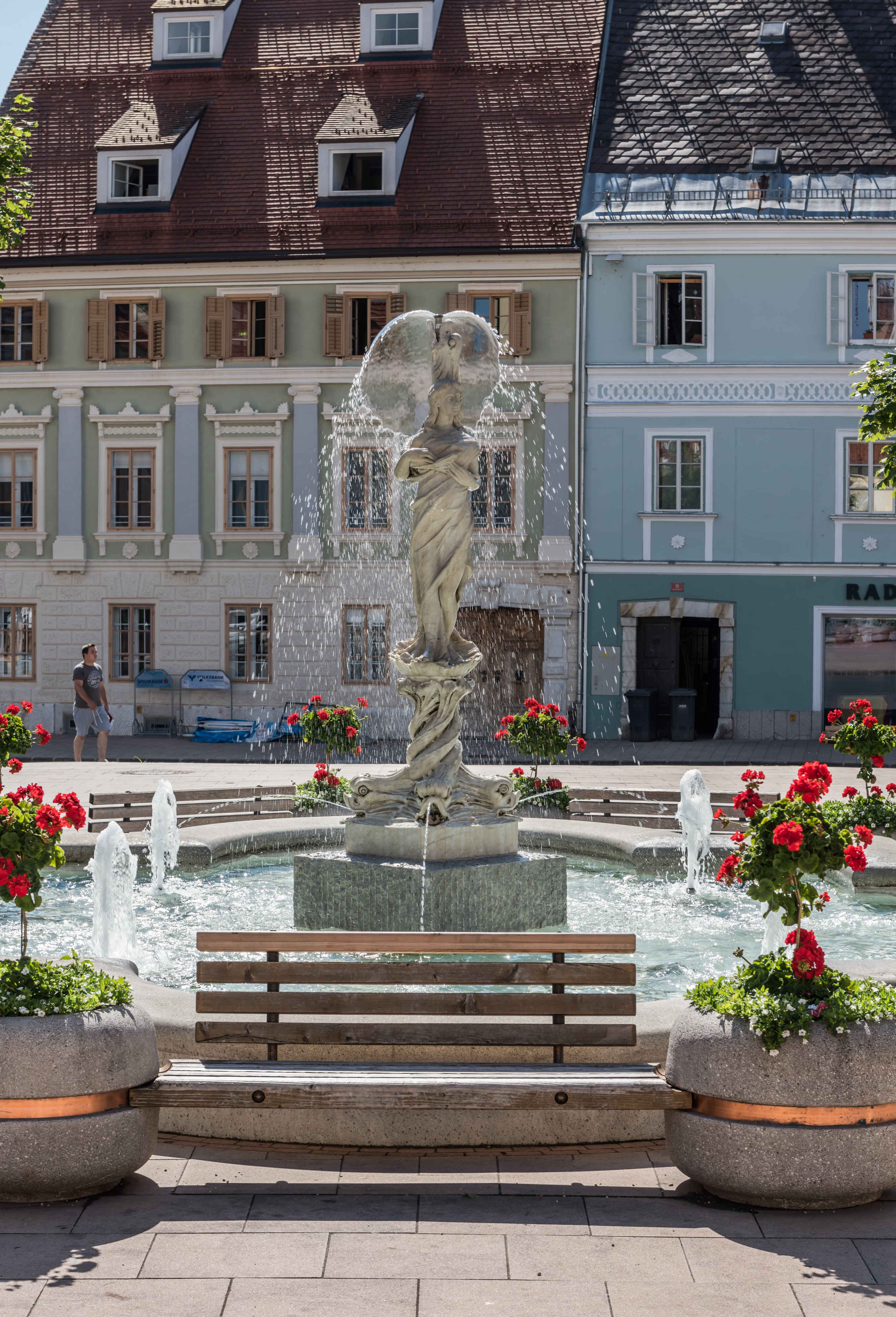 Feldkirchen Hauptplatz Nymphenbrunnen 28062016 2973