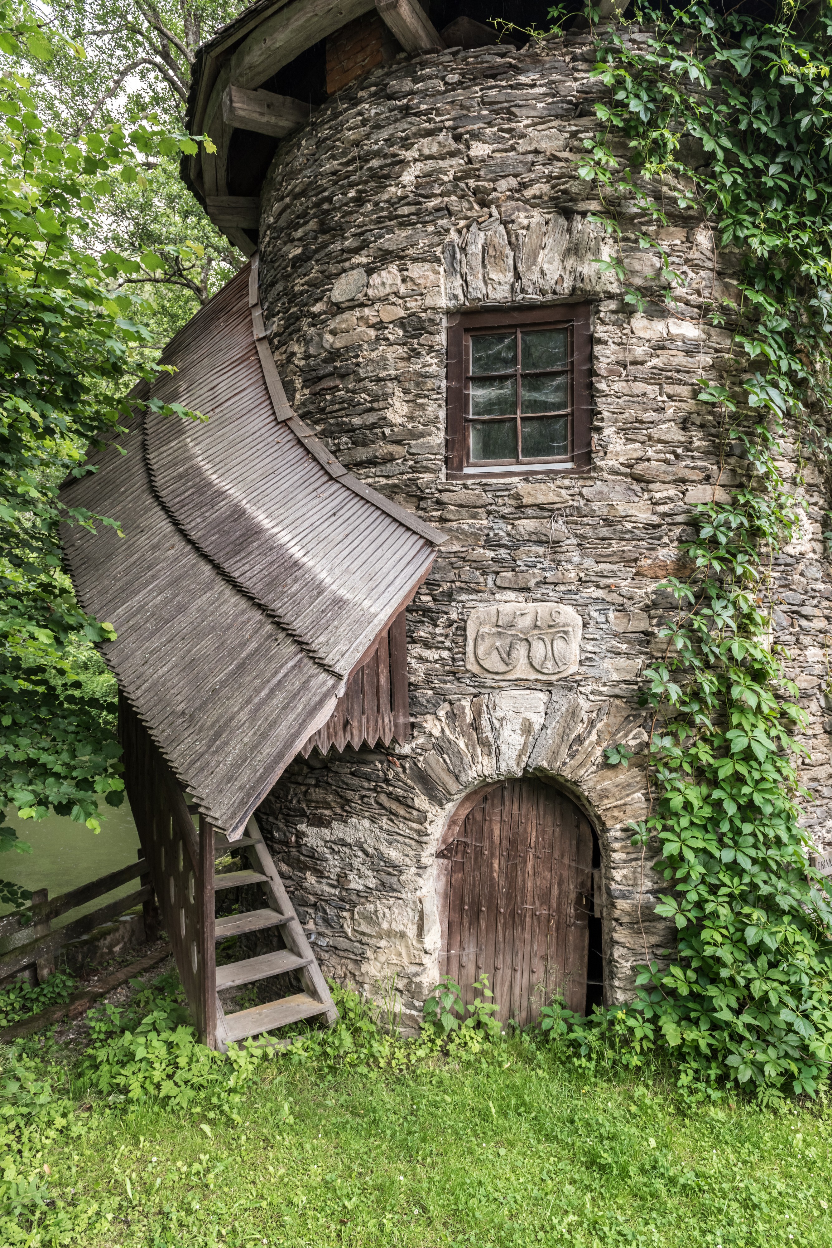 Frauenstein Schloss Wasserablaufschleusenturm 20062015 5013