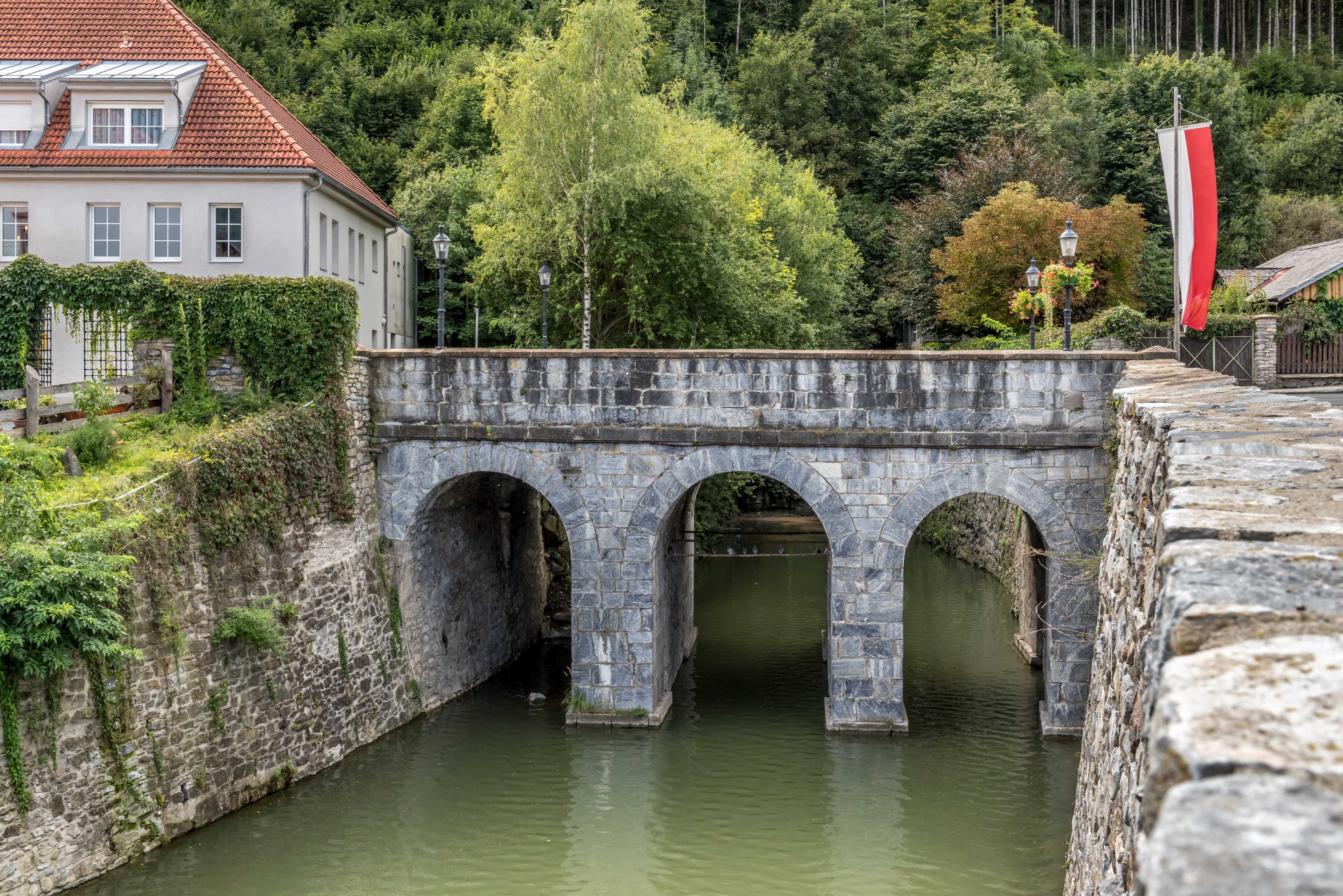 Friesach Neumarkter Bruecke ueber den Stadtgraben 04092017 0774