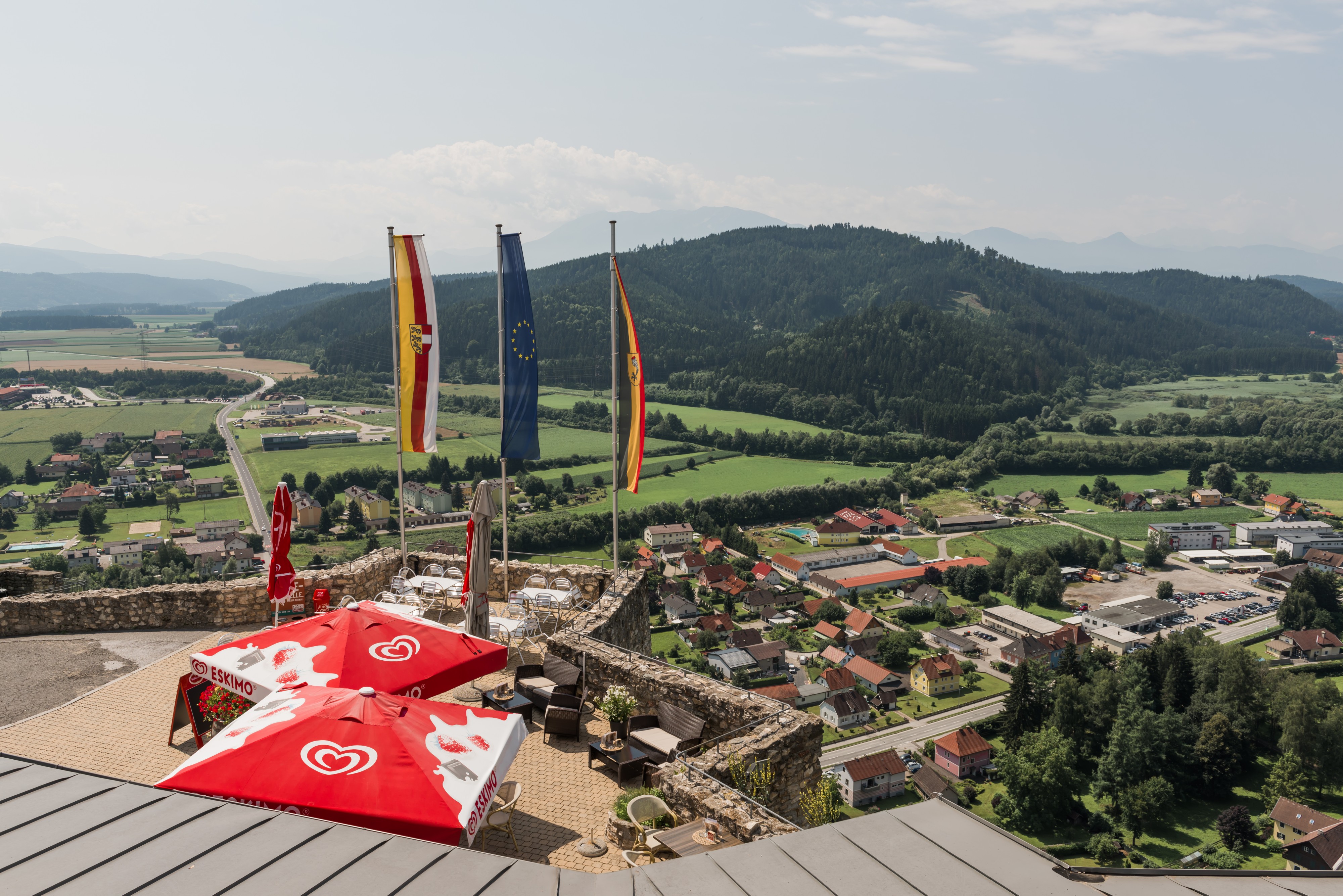 Griffen Burgruine Blick nach Sueden 15072015 5820 5819