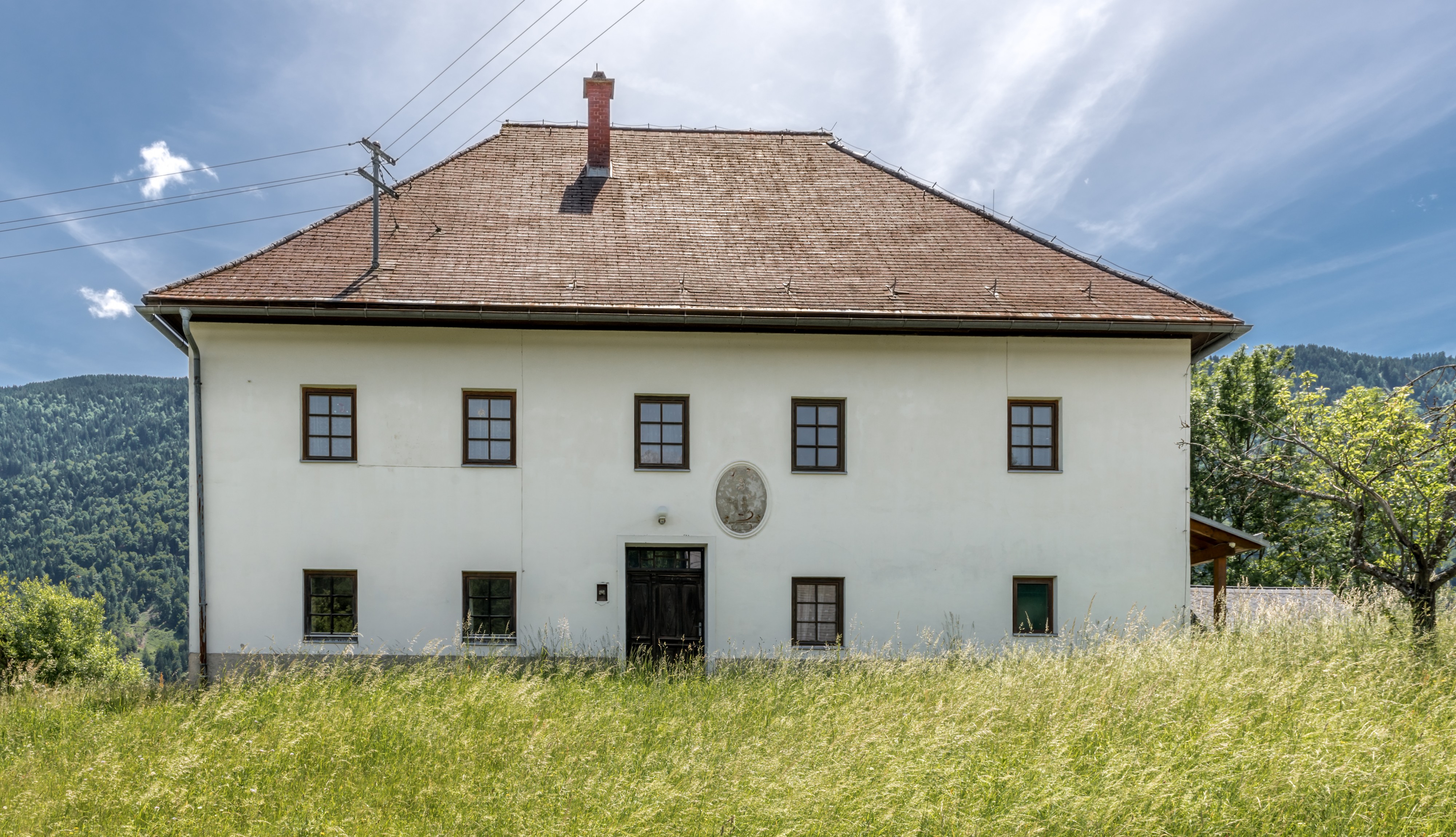 Hermagor Mellweg katholischer Pfarrhof Nord-Ansicht 08062017 9172
