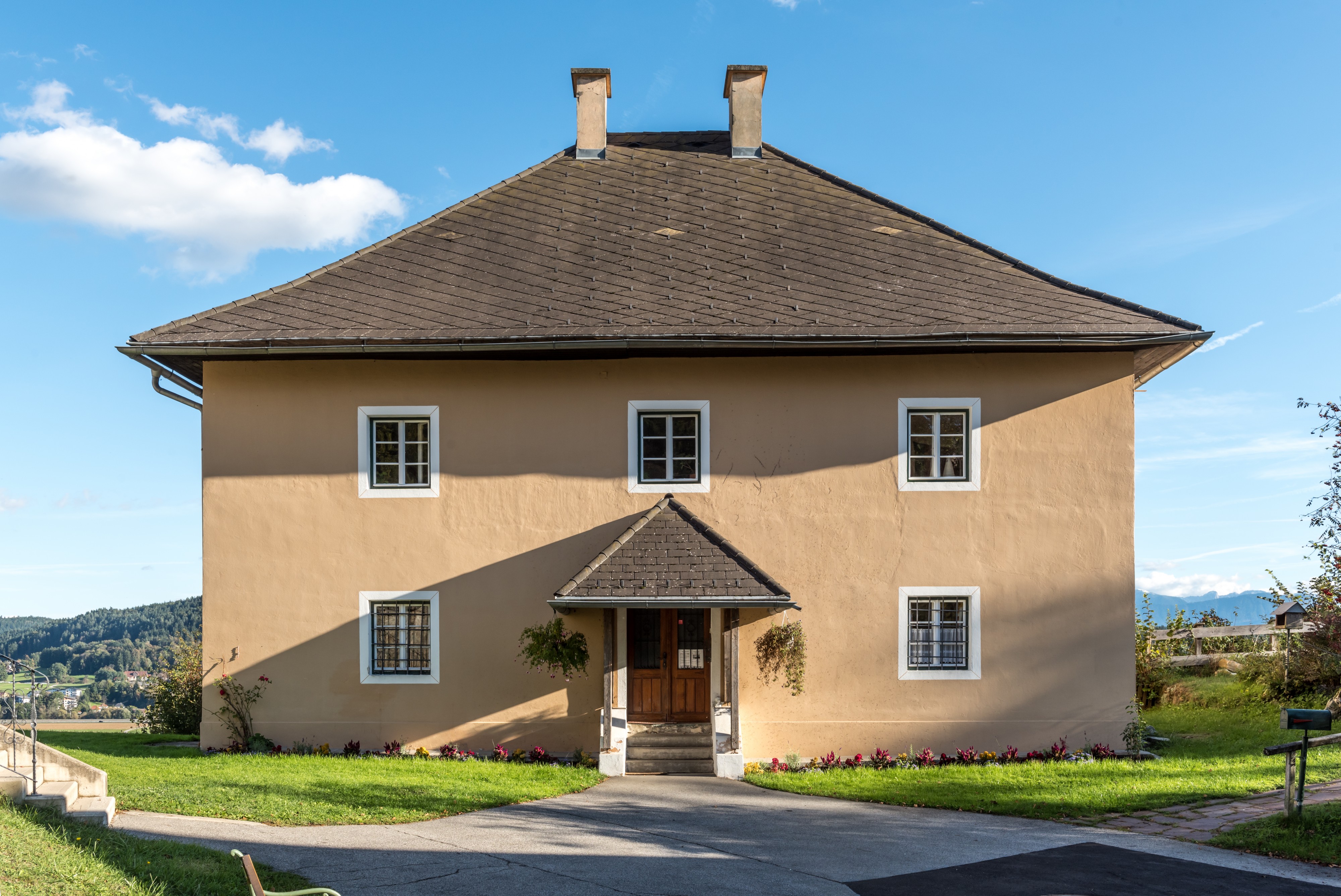 Maria Saal Karnburg Pfalzstrasse 8 Pfarrhof N-Ansicht 02102018 4861