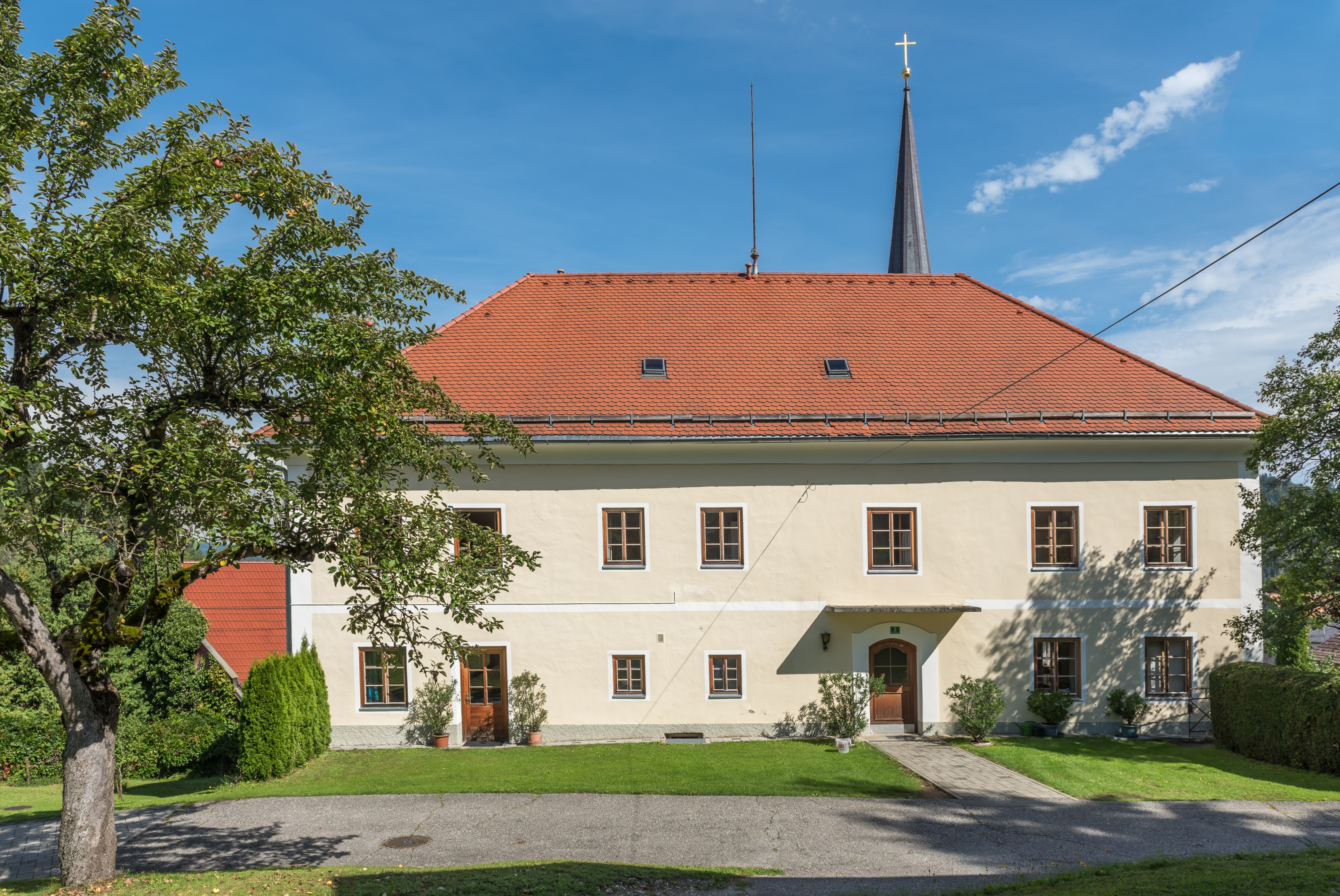 Moosburg Gaisrueckenstrasse 2 Pfarrhof 15092015 7419