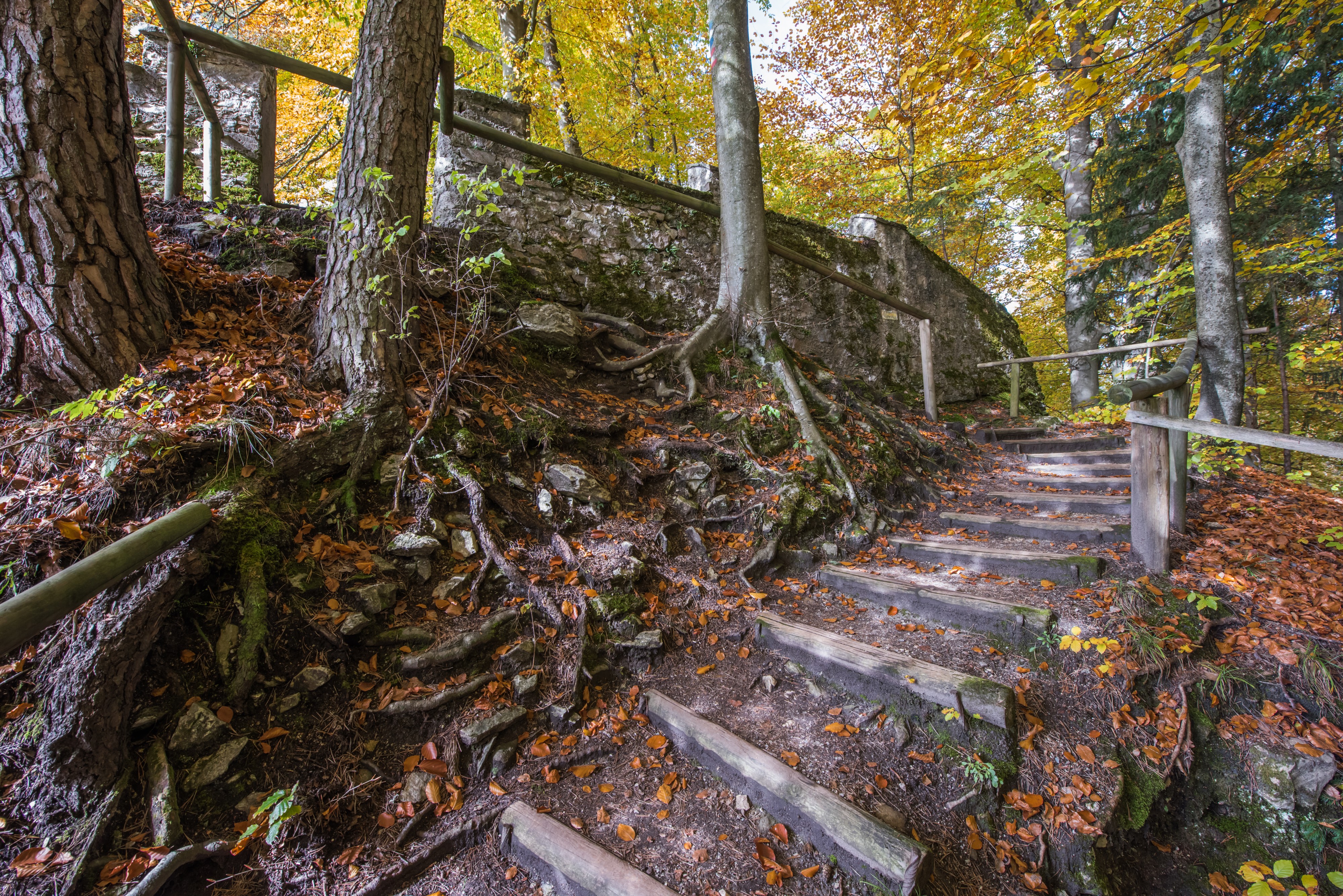 Poertschach Glorietteweg Umfassungsmauer Hohe Gloriette 23102015 8453