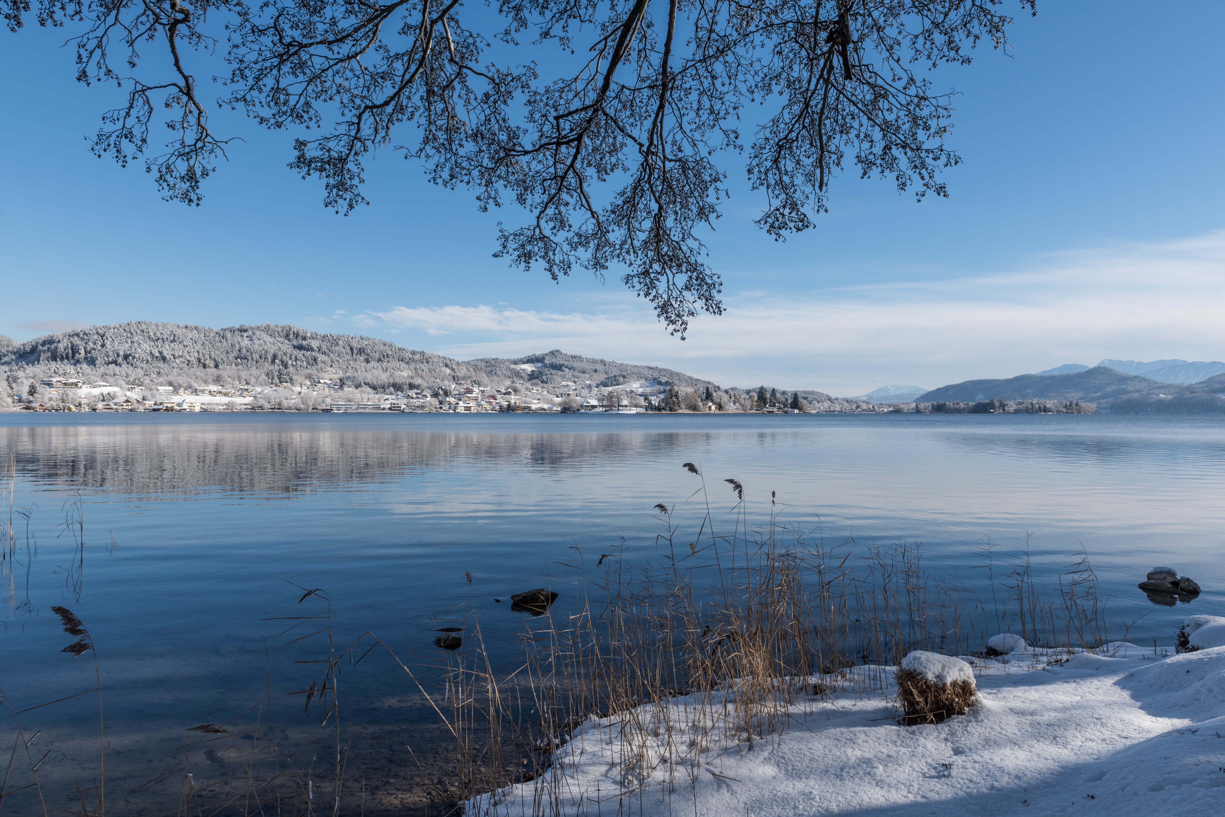 Poertschach Halbinselpromenade Woerther See Kopperbucht und Pirkerkogel 14012017 6090