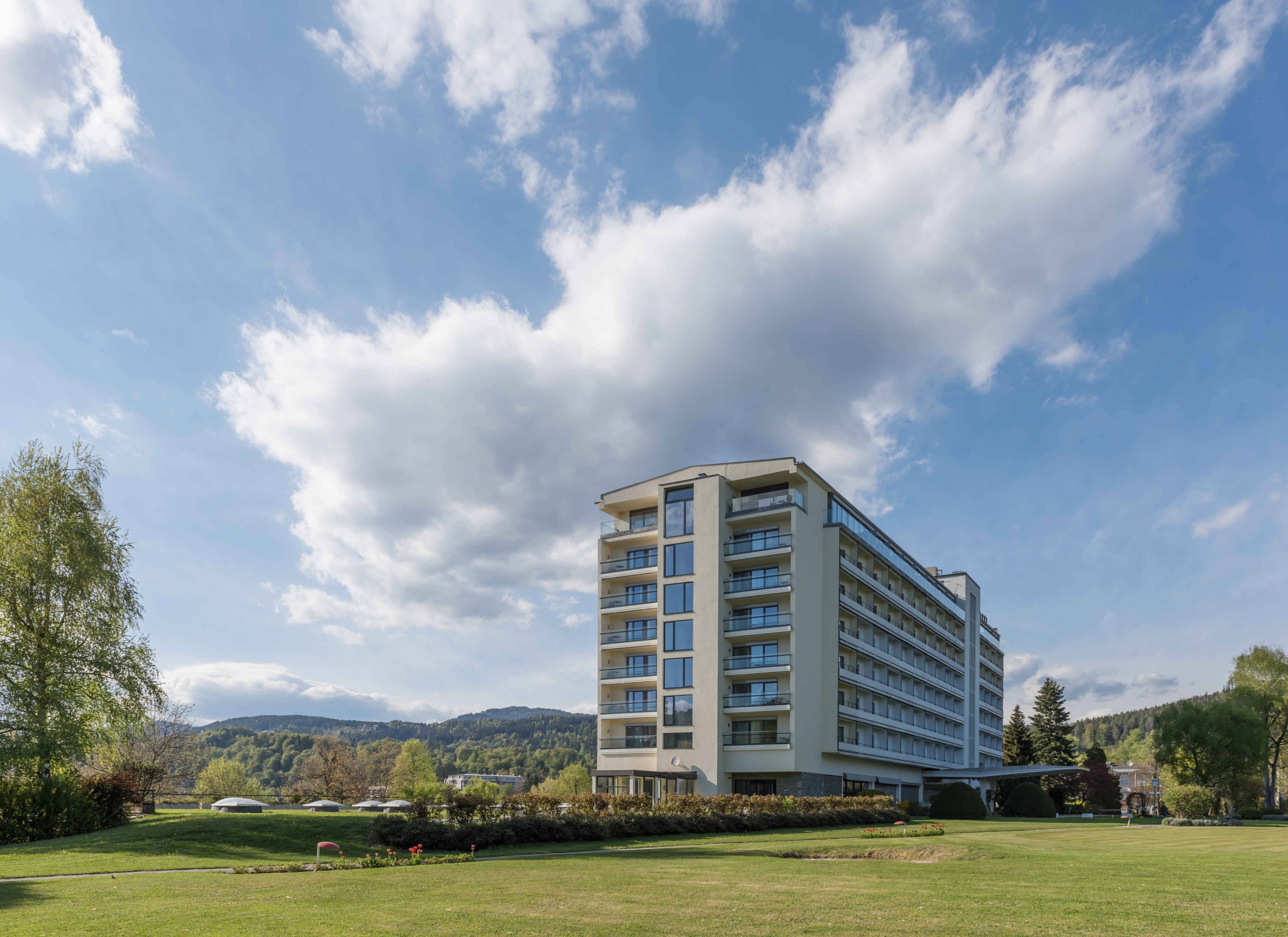 Poertschach Hans-Pruscha-Weg 5 Parkhotel 15042016 1427