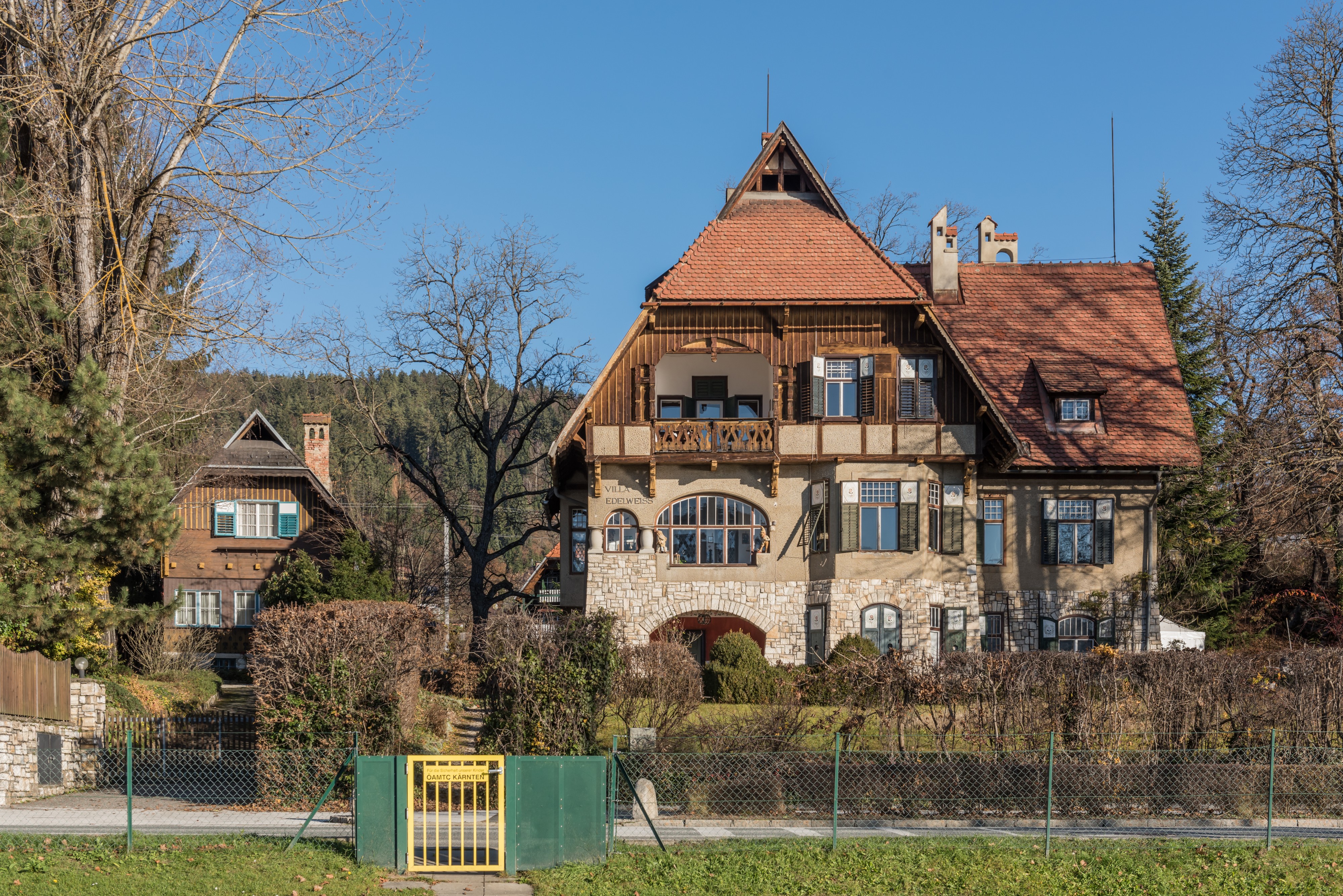 Poertschach Hauptstrasse 106 Villa Edelweiss und -108 Und-Haeuschen 28112016 5407