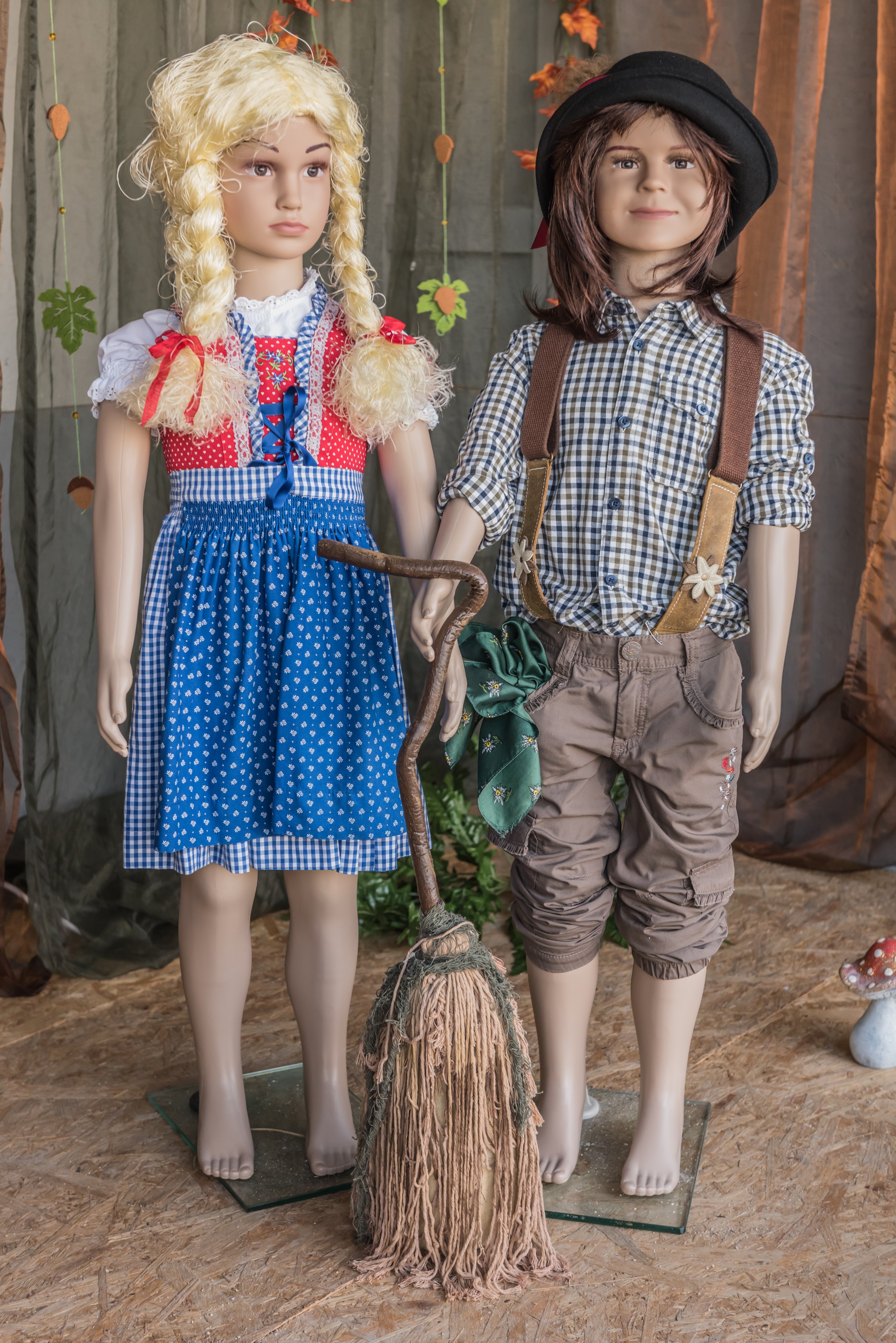 Poertschach Johannes-Brahms-Promenade Haensel und Gretel 28112016 5442