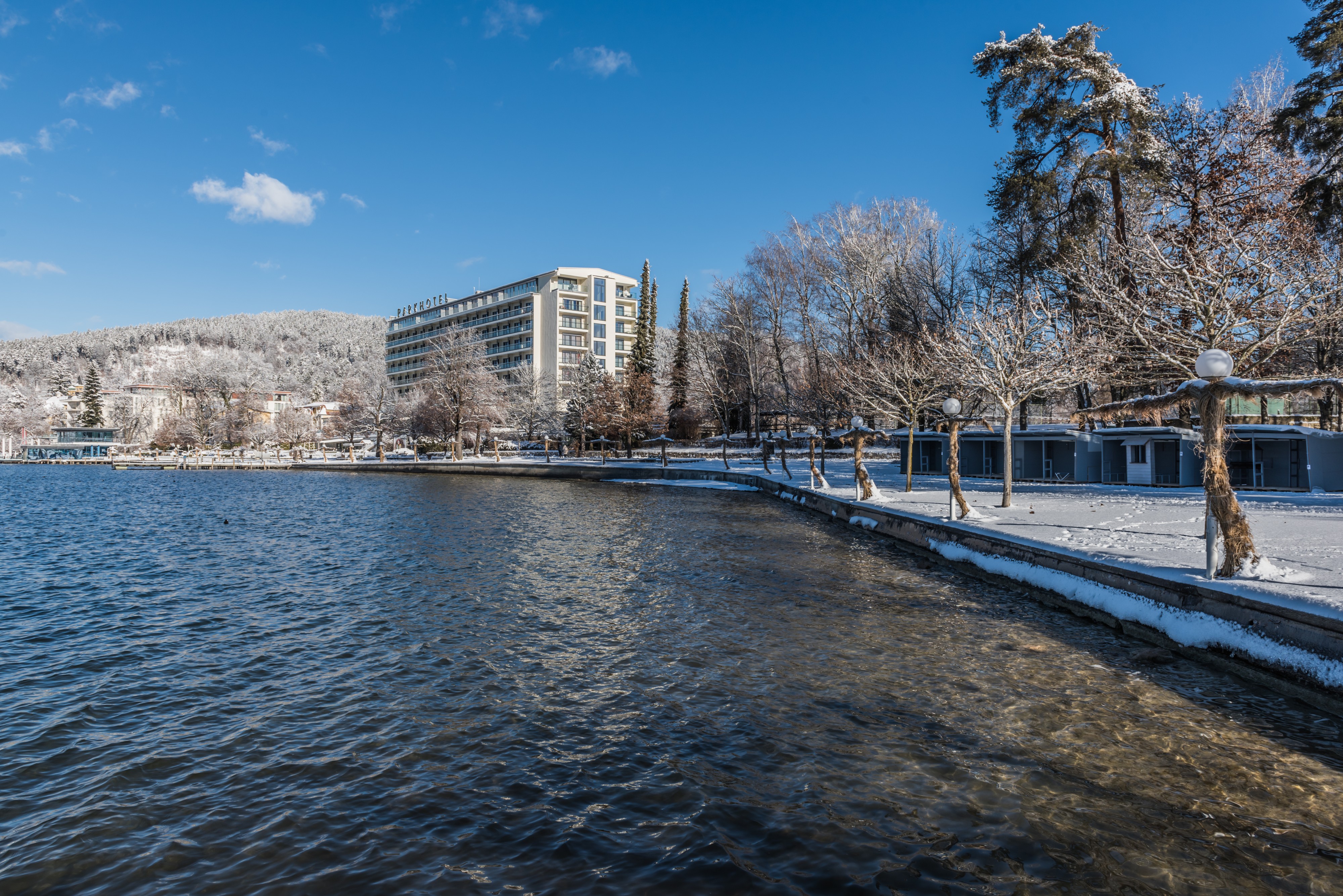 Poertschach Johannes-Brahms-Promenade mit Parkhotel 14012017 6109