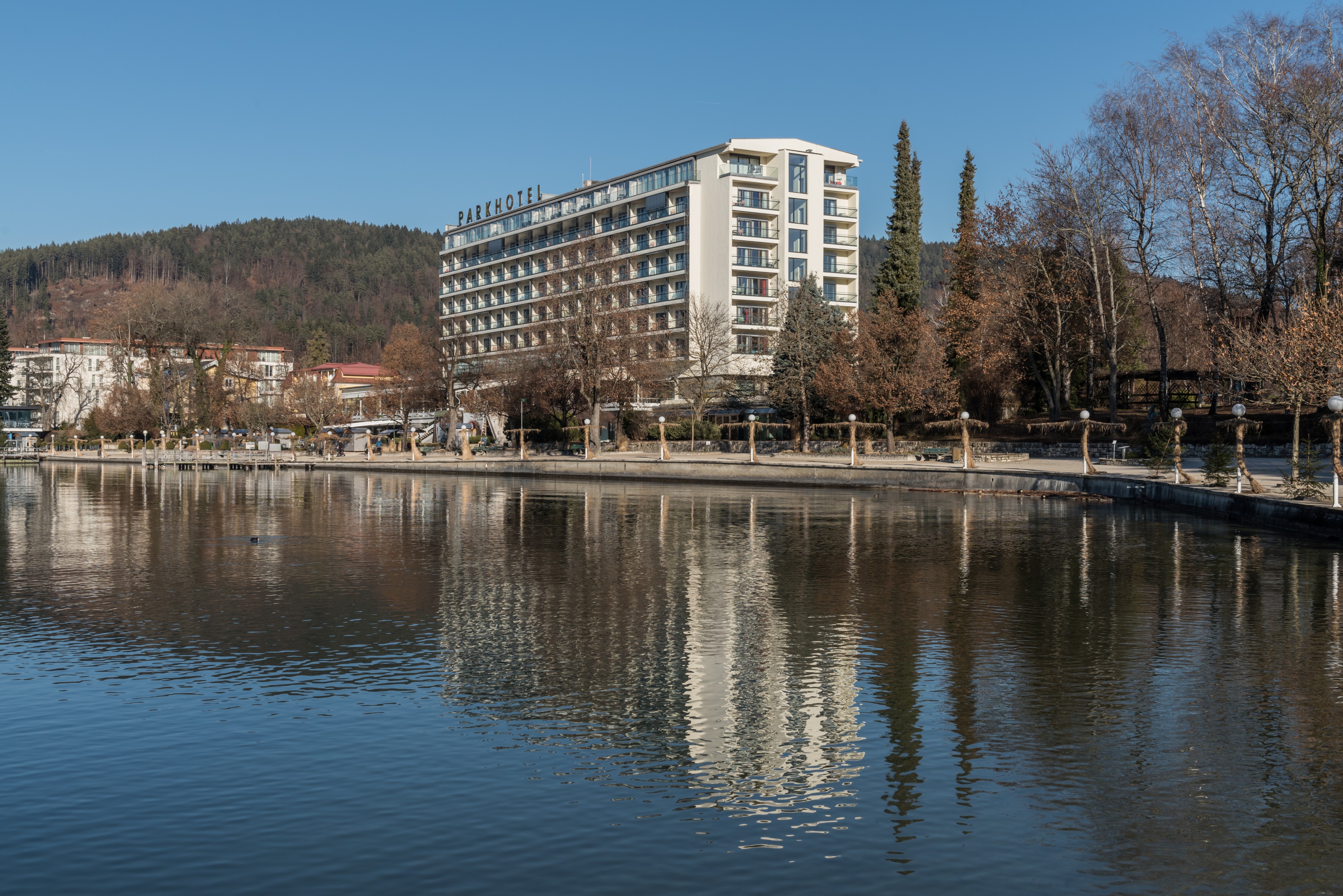 Poertschach Johannes-Brahms-Promenade mit Parkhotel 15122016 5725