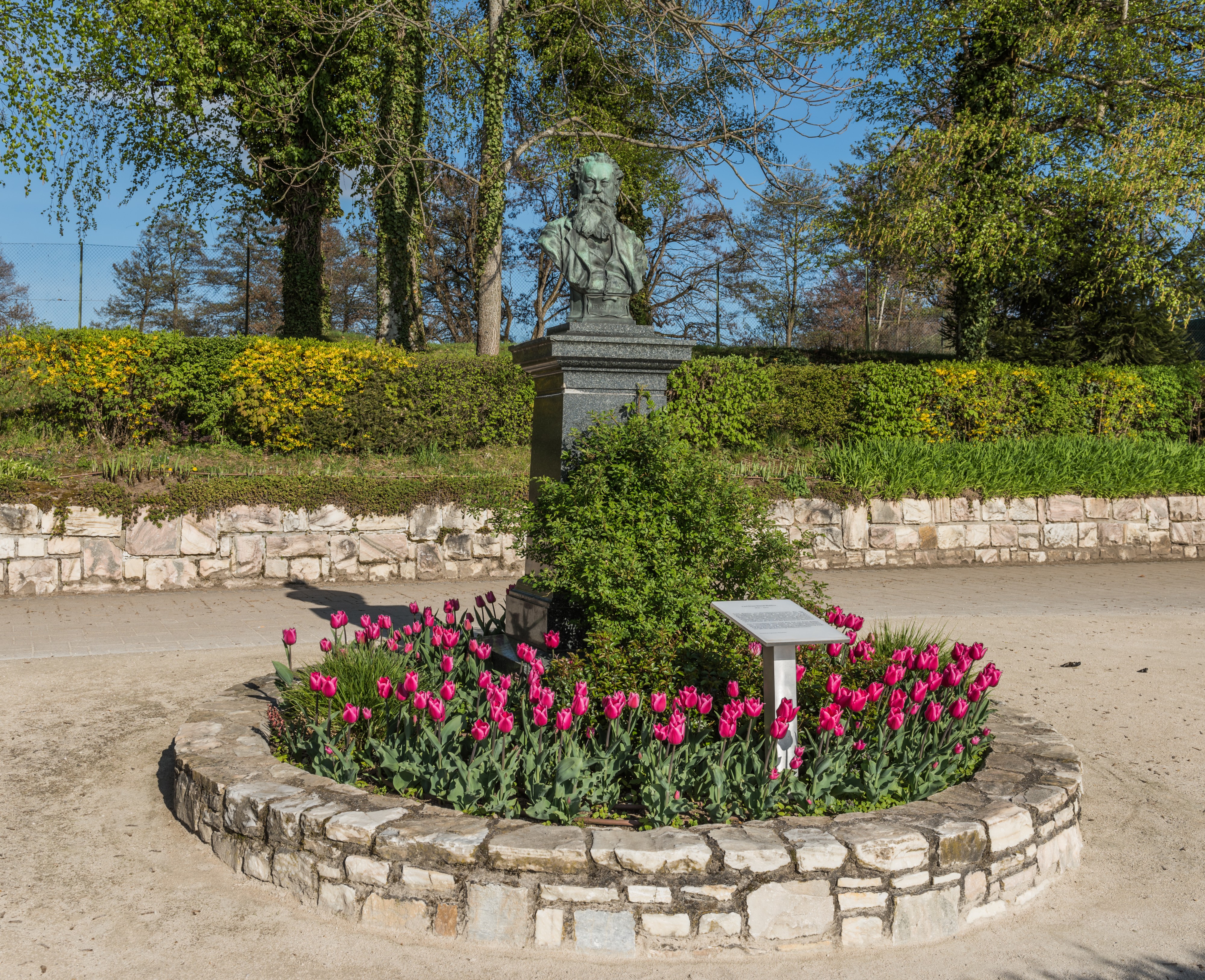 Poertschach Johannes-Brahms-Promenade Wahliss-Denkmal 15042016 1446