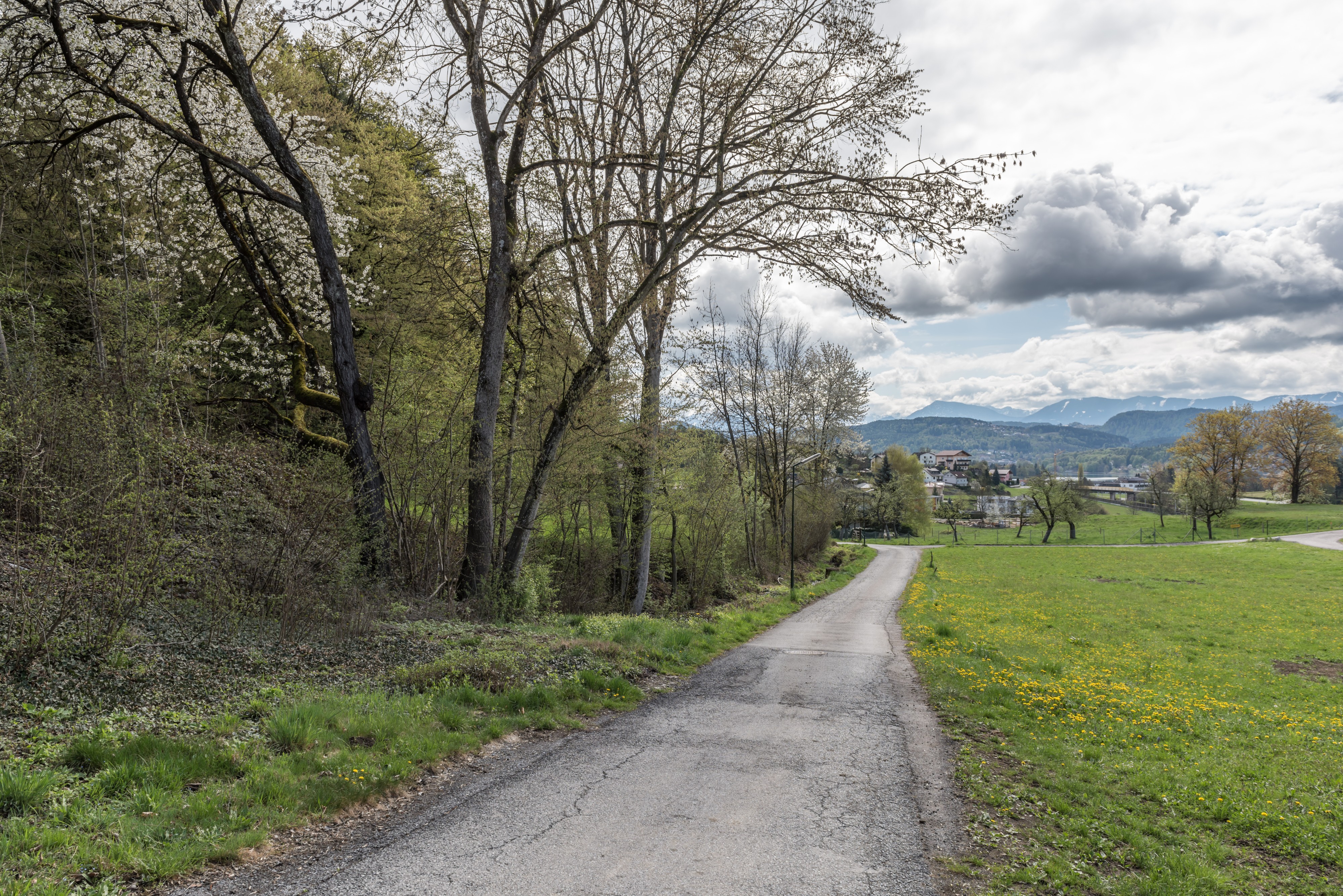 Poertschach Mühlweg mit Goritschach-Blick 10042016 1241