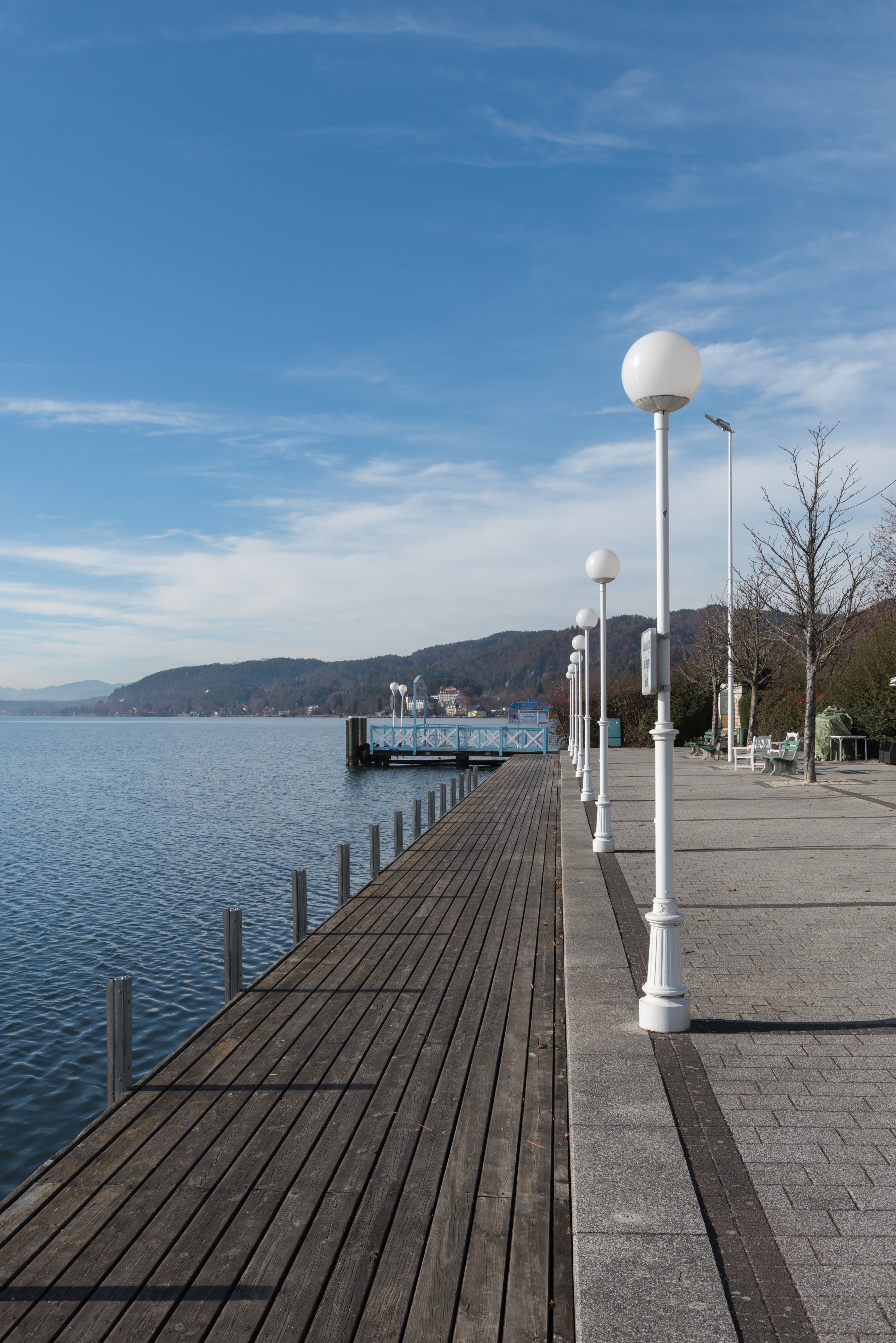 Poertschach Werzer-Esplanade mit Anleger 19112015 9223