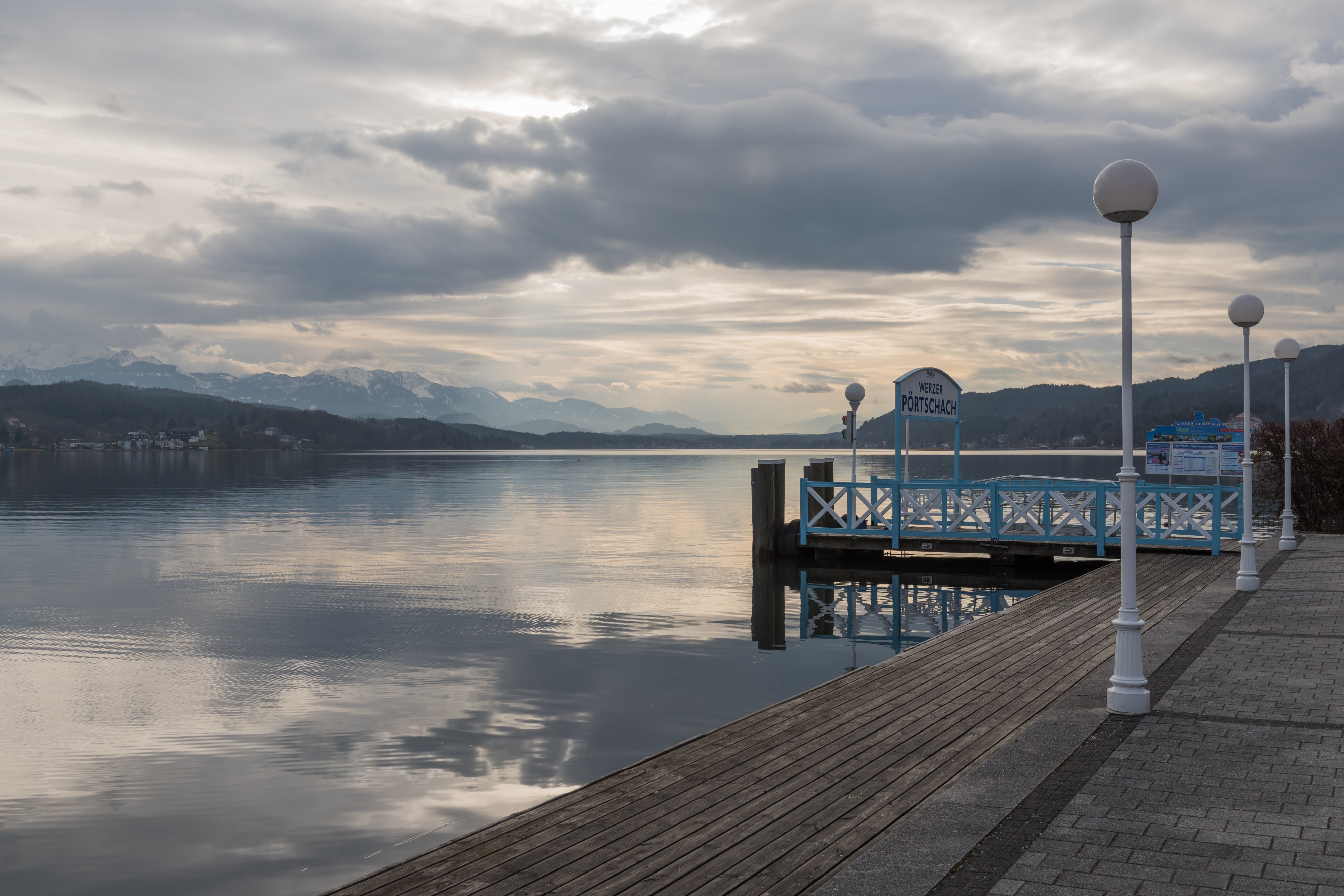 Poertschach Werzer-Esplanade Schiffsanlegestelle 15032016 0945